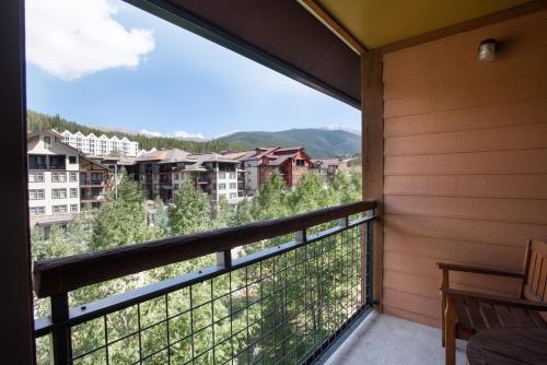 Lovely Zephyr Mountain Lodge condo with Continental Divide and Village Views