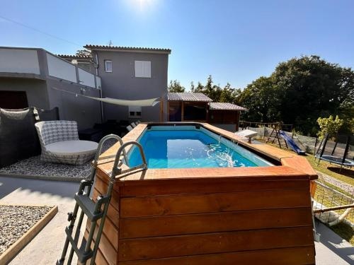 Apartman Goga with Pool And Jacuzzi