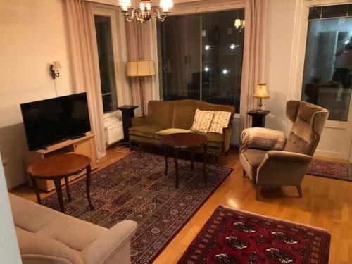 Kotimaailma Kodikas iso kolmio saunalla Vantaalla