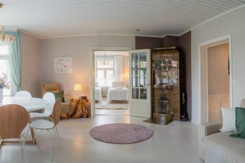 Villa Moisio - puutaloidyllia Salon keskustassa