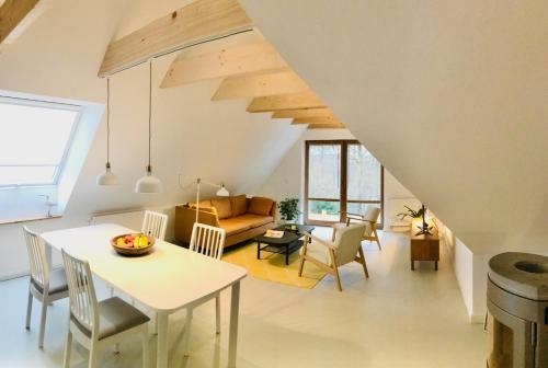 Moorblick GroAYe Dachwohnung mit Kamin und Sauna