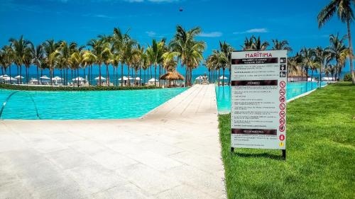 Amazing Condo MarA­tima 9U by Kivoya