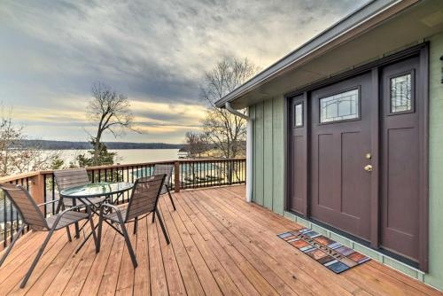 'barkley Breeze' Waterfront Home w/ Dock & Kayaks