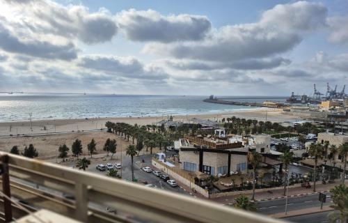 Lovely three-room apartment above the promenade
