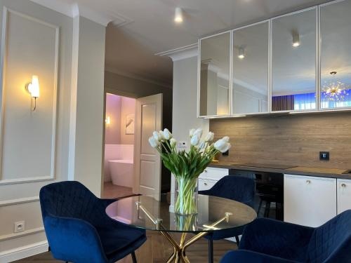 Nr 12 EUROPA22 Exclusive z Gara?em podziemnym