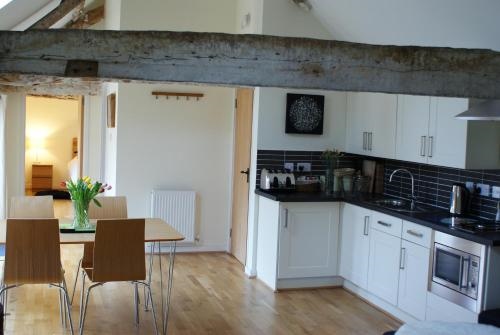 Hidden cottages Two lovely 1 bed cottages in peaceful surroundings, 1 with log burner