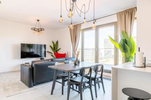 Bright 2BR Flat with Balcony & Comfort