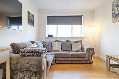 Lavish Rayleigh Apartment Small Med dog OK