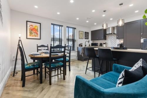 3a Roman View beautifully appointed apartment in Roundhay sleeps up to 6 bedrooms with en suite bathrooms EV charging