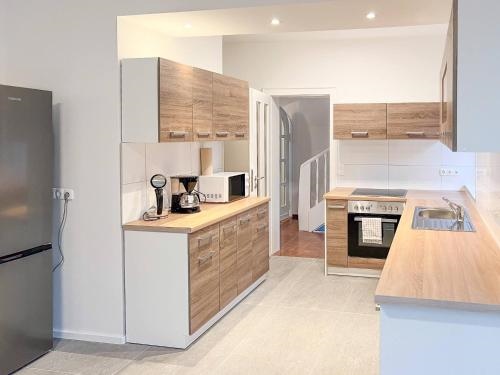 T&K Apartments - 5 Zimmer Einfamilienhaus 15min to Messe Fair DUS - Willich