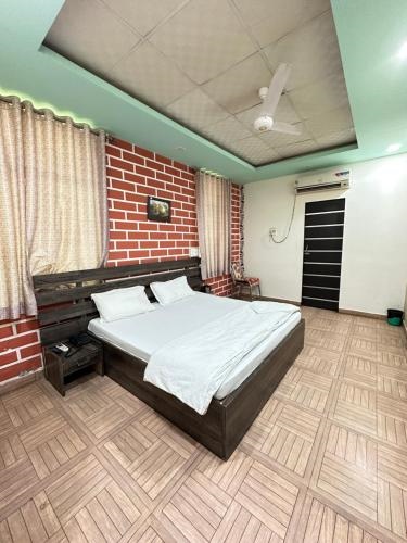 hotel mangalam palace