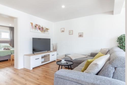 nJoy Relax & Sunny Panorama Therme Terrasse perfekt fur Business & Spa