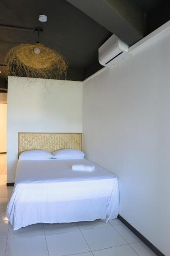 Airport Manini Lodge