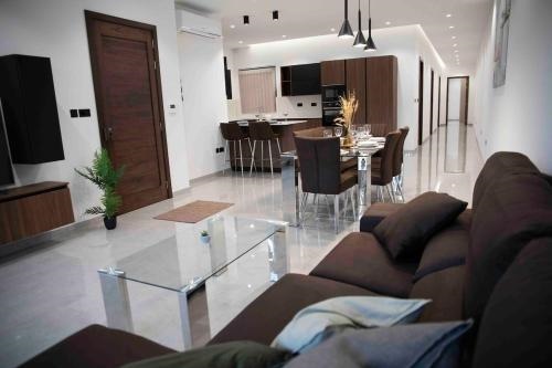 Flat 2, stay close to Countryside & Beaches