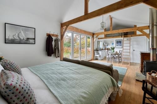 Stunning Cabin with incredible views near Goodwood