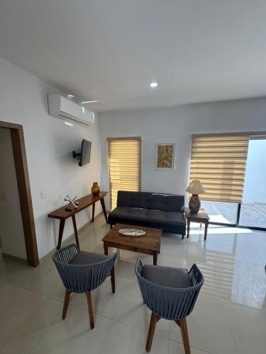 2br 2ba Condo 1 block to ocean Unit #5