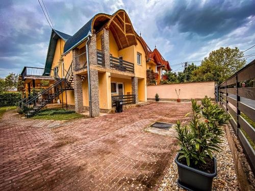Aranypatak Apartmanhaz Heviz