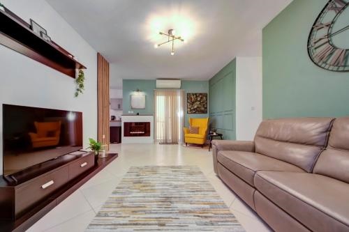 Stylish 3BR home with Spacious Terrace in Luqa by 360 Estates
