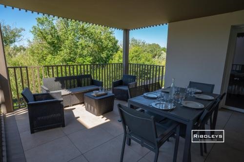 T4 climatise avec piscine a 400m de la mer