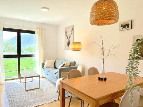Apartament de disseny rustic amb vistes by RURAL D'ANEU