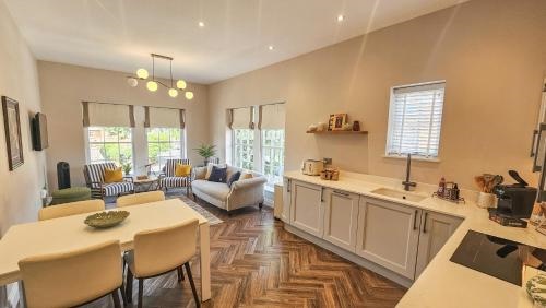 Elevated Space Apartments, Shipston on Stour