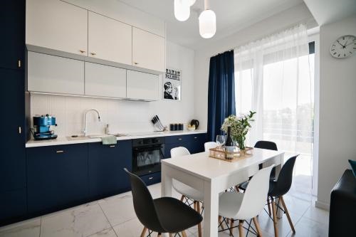 Pankrac 2 by Housine