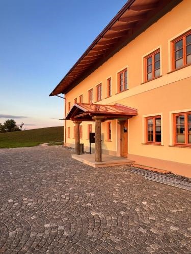 Stay Nice Apartments Dorfen Nahe Munchen Jacuzzi Grillkota 75 Zoll TV