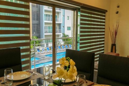 2BR 2BA Aptm - centric - near the beach - amazing pool