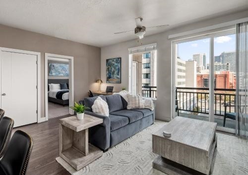 Boutique 1BR near Convention Center - Pool,Htub,Gym