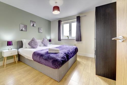 Modern Comfort, 2BR, Ensuite, Parking