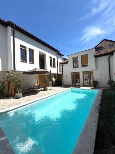 Villa Sevdah in the city centre, with pool and free parking