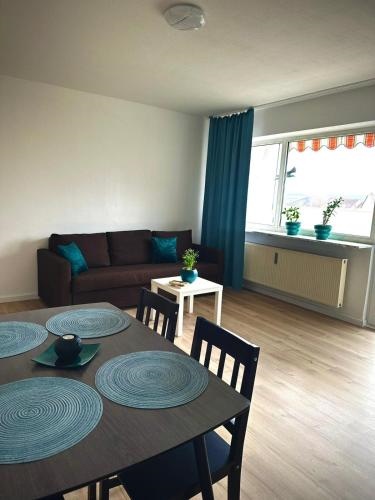 3 Zimmer-Kuche- Balkon-Parkplatz