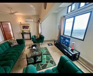Seaview panoramic Beachfront Luxe penthouse 4BR