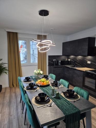 Luxsuite Still und Komfort 1 Balkon Grill TV-75 Zoll