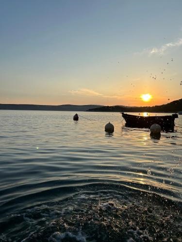 Nona 200m from the beach