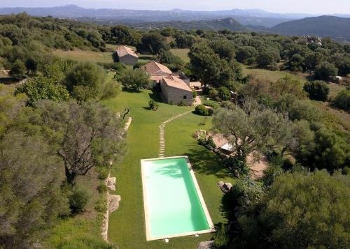 Stazzo di San Trano surrounded by greenery