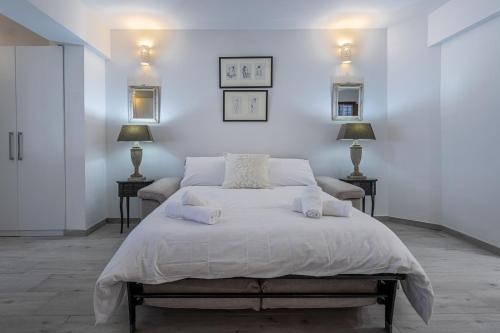 Bahar ic-Caghaq Apartment with private drive-in, equidistant from Sliema and St. Paul's Bay