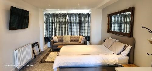 Lovely Commodious, Private Charming Studio, En Suite