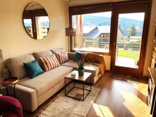 Apartamento renovado con jardin privado parking wifi y piscina