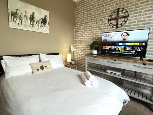 Charming, Cozy Apartment, 2 mins from the Beach