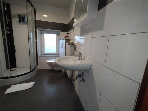 Moblierte Wohnung fur 8 Personen - KMK Monteure