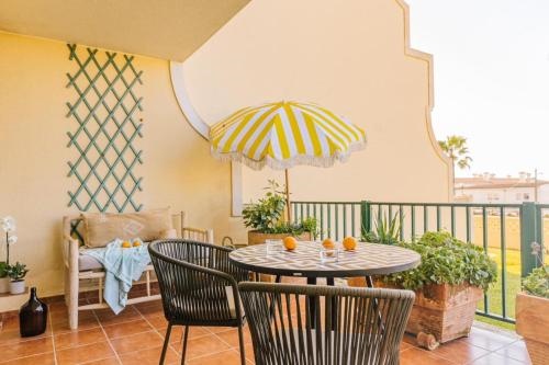 Apt Sao Sebastiao 1 bedroom oceanfront with pool