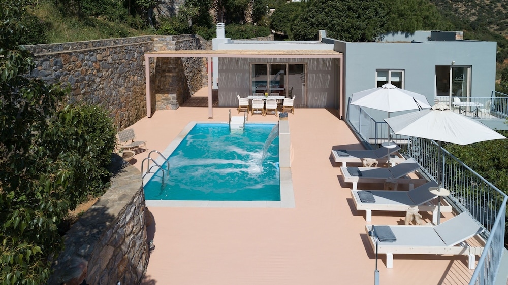 Pleiades Luxurious Villas