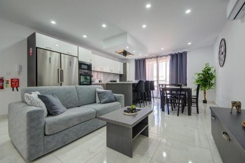 Lovely 3BR home with Private Terrace in Swieqi by 360 Estates
