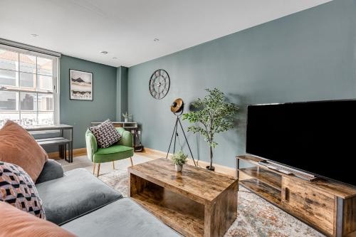 Homely 2 beds apt up to 5 Guests-Wifi by Tent Serviced Apartments