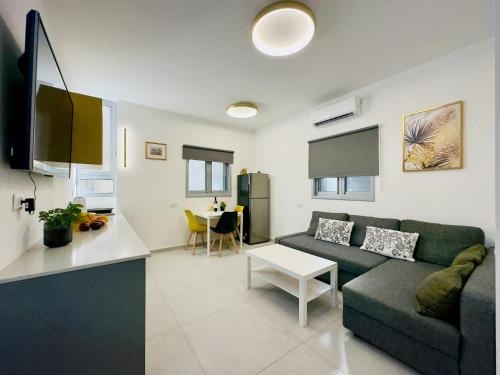 Amazing 2Rooms Apt in Bat Yam - Step by the beach