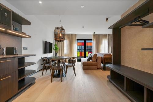 Strand Hotel Apartments