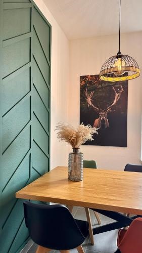 AMAO-Brown I Exklusives City-Apartment I 85qm I Privatparkplatz & Komfort I King-Size Bed