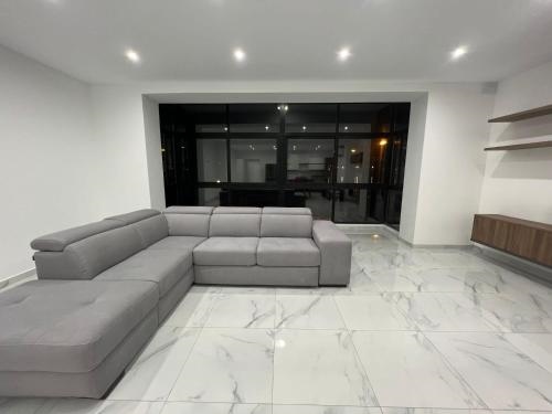 4 bedroom seafront apartment