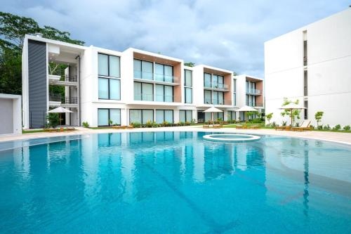 2-Bedroom Jungle View Penthouse with Pool & Jacuzzi